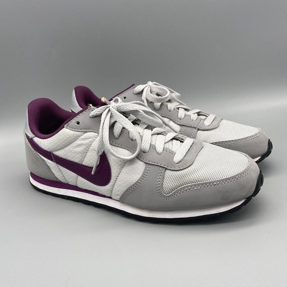 Nike Genicco Women’s Sneakers Gray White Purple Size 9.5 Running Shoes